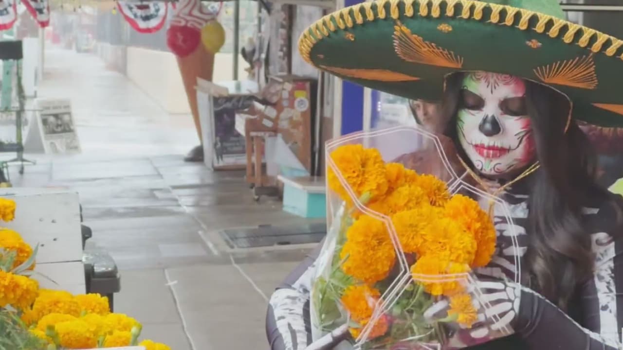 Anuncian eventos del Día de Muertos y tour por negocios con flores y pan tradicional