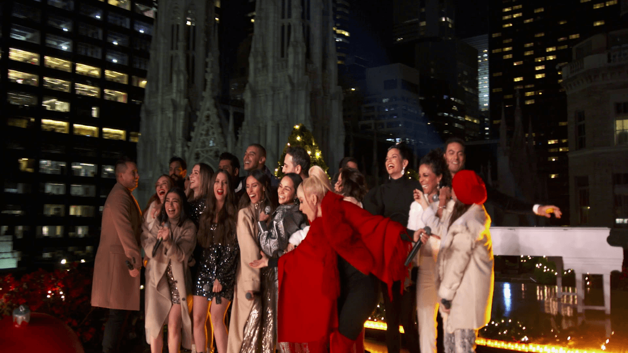 El tema 'Un año más' de Mecano, reunió a todos los artistas en el escenario del Rockefeller Center en Nueva York.