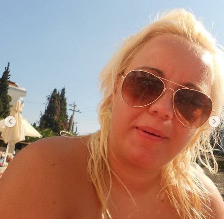 Atkin, una joven de 26 años originaria de Ulceby, Lincolnshire, Reino Unido, llegó a pesar 
<b>247 libras</b>. En solo dos años perdió 131 y hoy es 
<b><a href="https://www.missgreatbritain.co.uk/" target="_blank">Miss Gran Bretaña. </a></b>
<br>