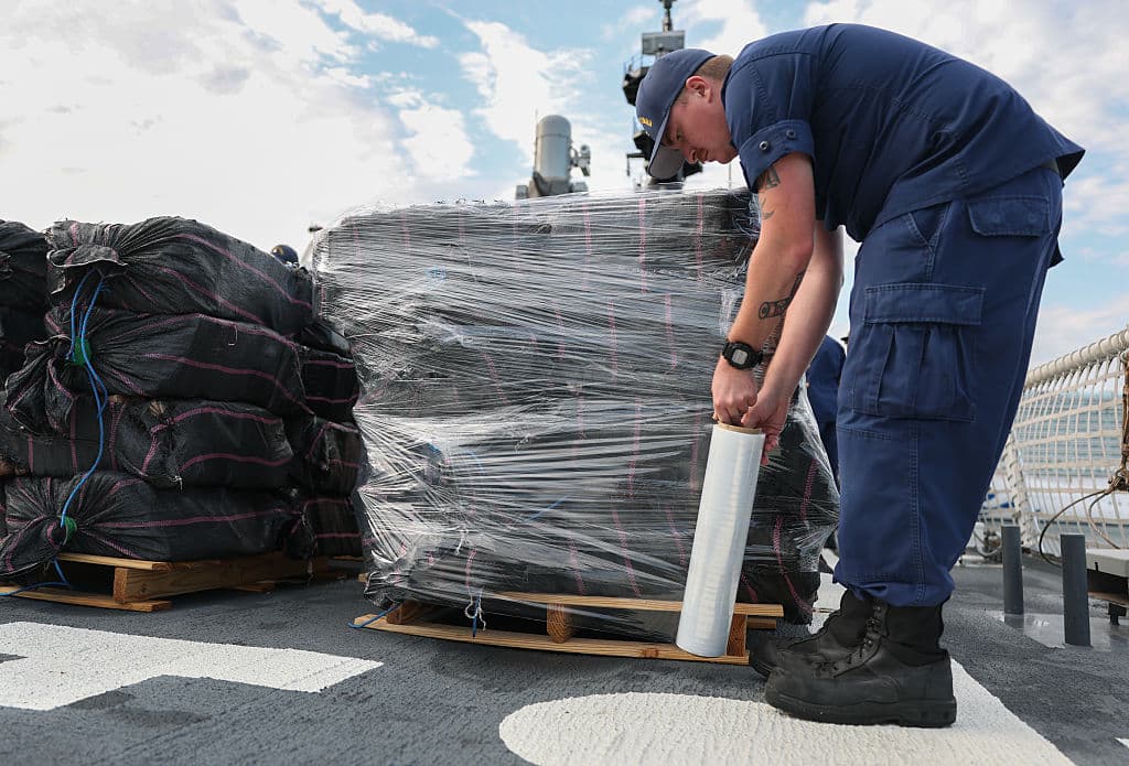 Más de 21.800 kilos de narcóticos ilícitos fueron incautados, según las autoridades.