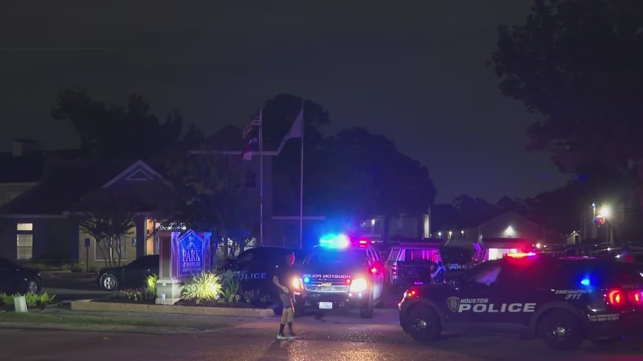 Hallan a dos personas muertas en una oficina de un complejo de apartamentos en el oeste de Houston