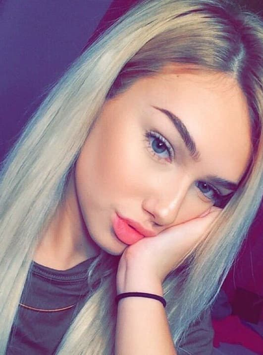 "Comencé a sentirme incómoda cuando me pidió vernos por FaceTime... Debido a que me sentía molesta rápidamente paré de responderle", dijo en su comunicado.