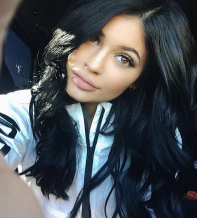 Y es que Kylie Jenner también estuvo en el ojo del huracán en su momento, pues comenzó a salir con el rapero cuando era menor de edad.