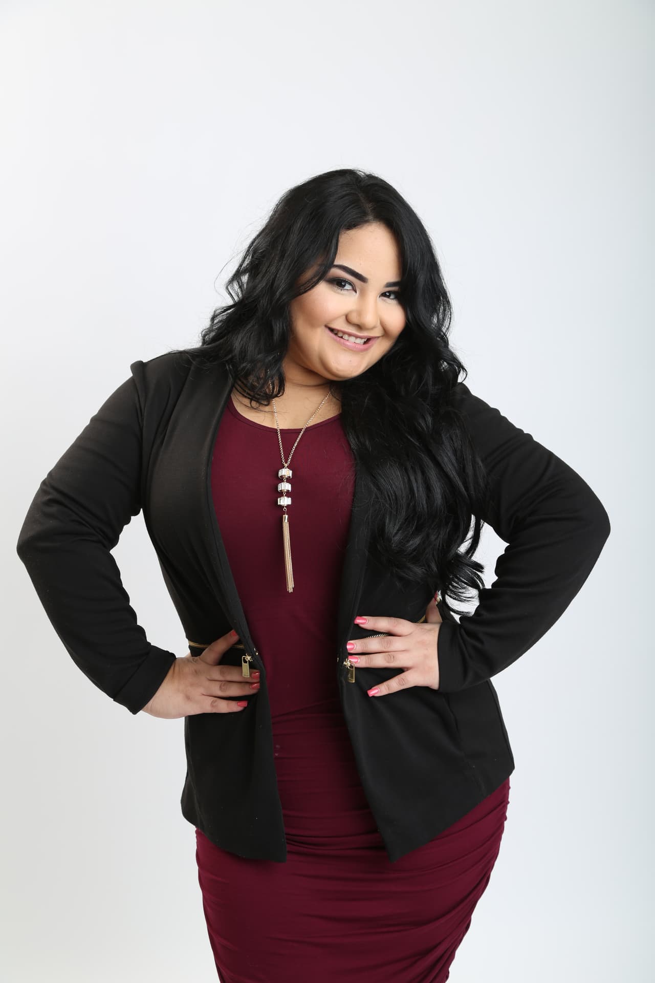 Esta guapa y talentosa participante de la Reina de la Canción admira a Selena Rocío Dúrcal por la energía y pasión que le ponían a cada una de sus performances.