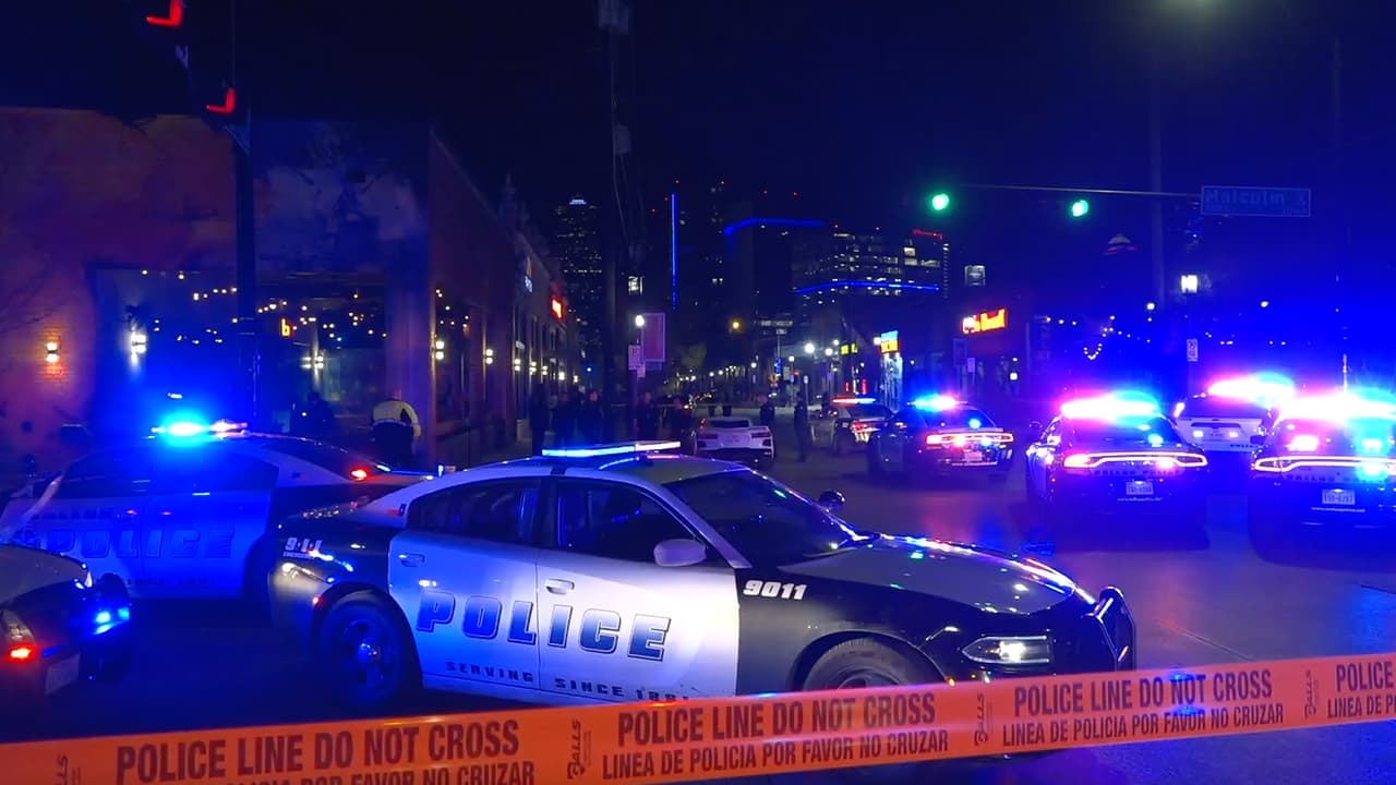 La policía de Dallas confirmó la muerte de un hombre y una mujer en la zona de bares de Deep Ellum.