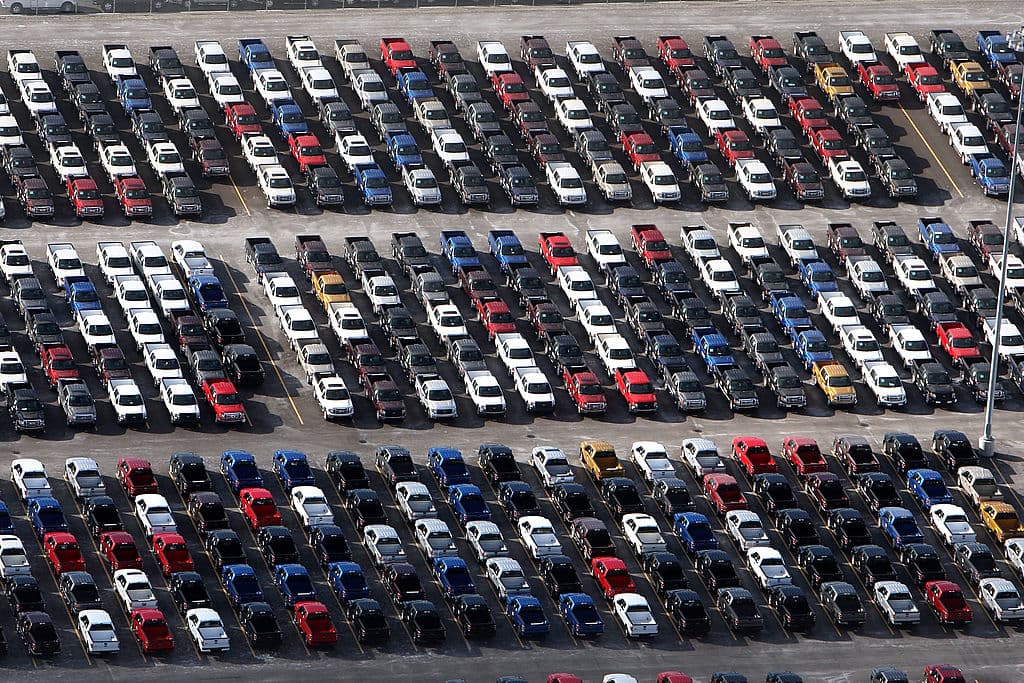 Trump  le declara la guerra a la reducción de las emisiones de los autos