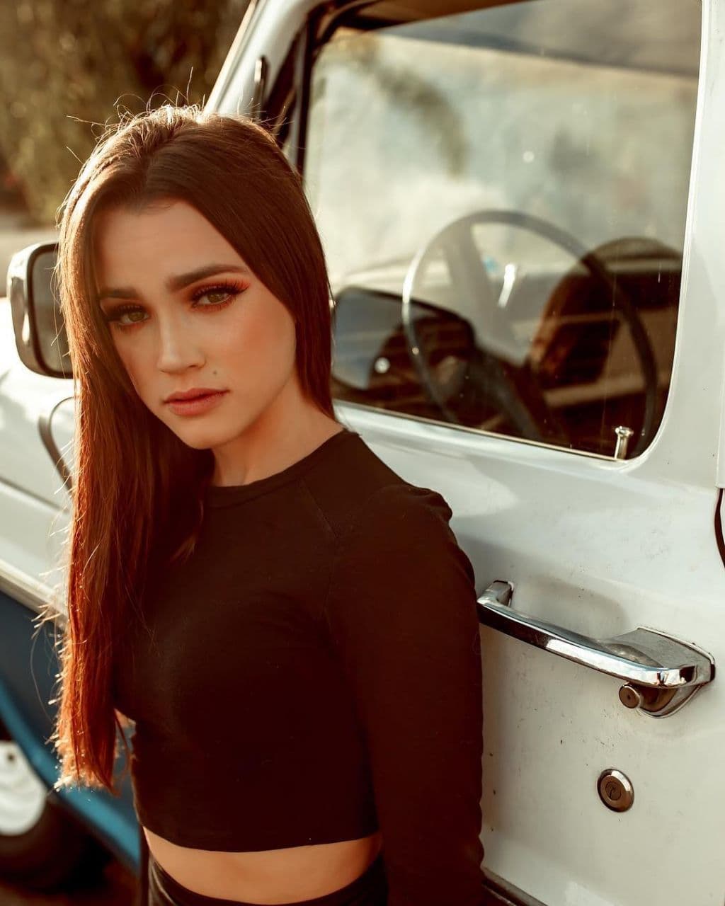 Hasta el momento se encuentra soltera y quiere un amor para siempre. Natalie declaró para una revista que con quienes más convive de sus famosas primas es con Kylie y Kendall Jenner.
<br>