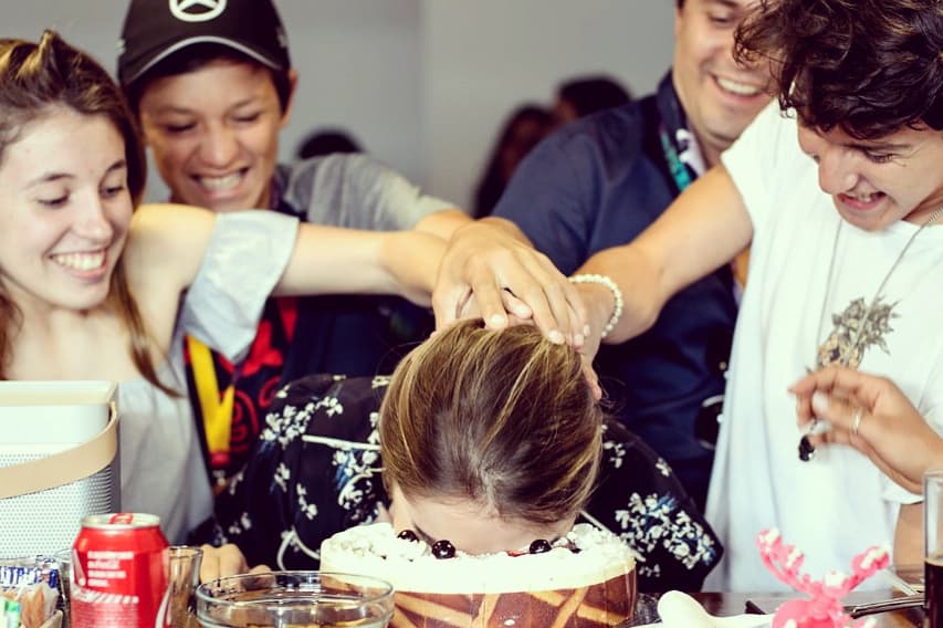 Mientras que 
<b><a href="http://www.univision.com/temas/sofia-castro">Sofía</a></b> mostró cómo había pasado este día en compañía de sus mejores amigos. Se nota que la actriz se divirtió a lo grande.