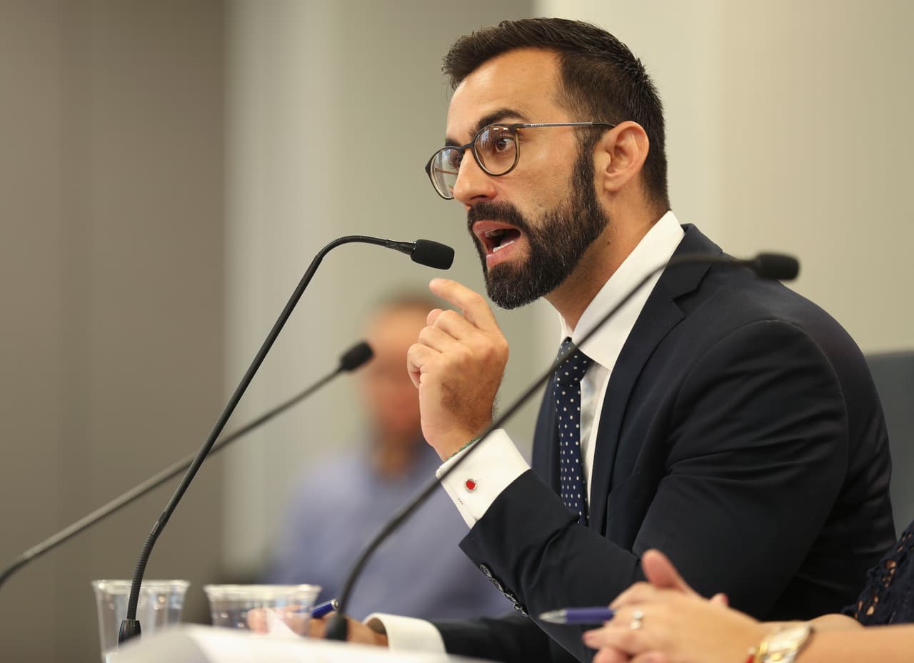 En octubre del 2019 la gobernadora Wanda Vázquez nombró a Eduardo Rivera Juanatey como secretario del Departamento de Corrección y Rehabilitación (DRC). Anteriormente Rivera fue oficial jurídico del Juez Asociado del Tribunal Supremo, Erick Kolthoff Caraballo y se desempeñó como director de la División Legal del DCR desde 2017.