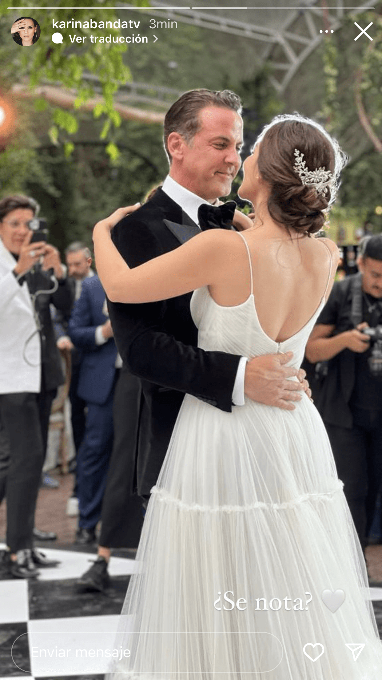 Pero la orquídea vanda no fue el único detalle con un significado especial en el ramo. Jomari Goyso, uno de los invitados, dejó al descubierto otro más este lunes 6 en 
<b>Despierta América,</b> con autorización de la novia.