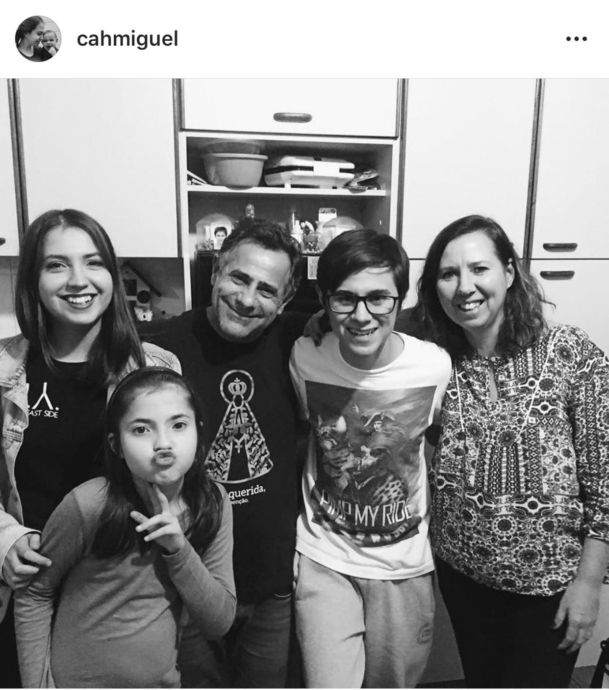 "Hoy duele porque ha pasado 1 mes desde la última vez que hablamos [...] Ha pasado 1 mes desde los días más oscuros que he vivido, y 
<b>todavía parece una mentira</b>".