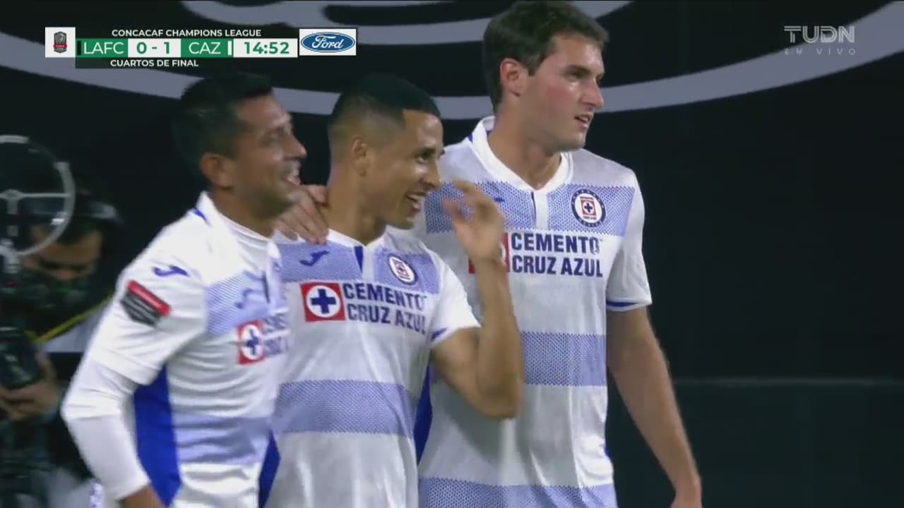 ¡De crack! Yoshimar Yotún marca el penalti y el 1-0 para Cruz Azul