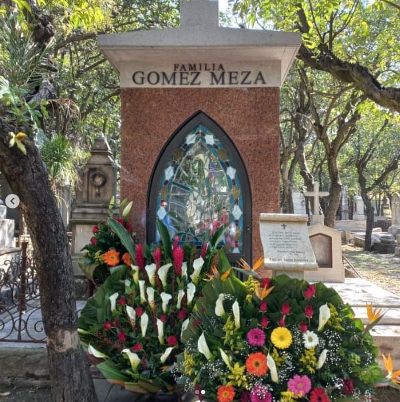 La intérprete de Doña Florinda también compartió una imagen de la tumba de Roberto Gómez Bolaños 'Chespirito'.