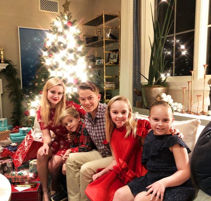 La actriz de Hollywood Reese Whiterspoon compartió una imagen familiar en la que aparece Ava, su hija mayor, quien guarda un asombroso parecido con la protagonista de 'Legalmente Rubia'.