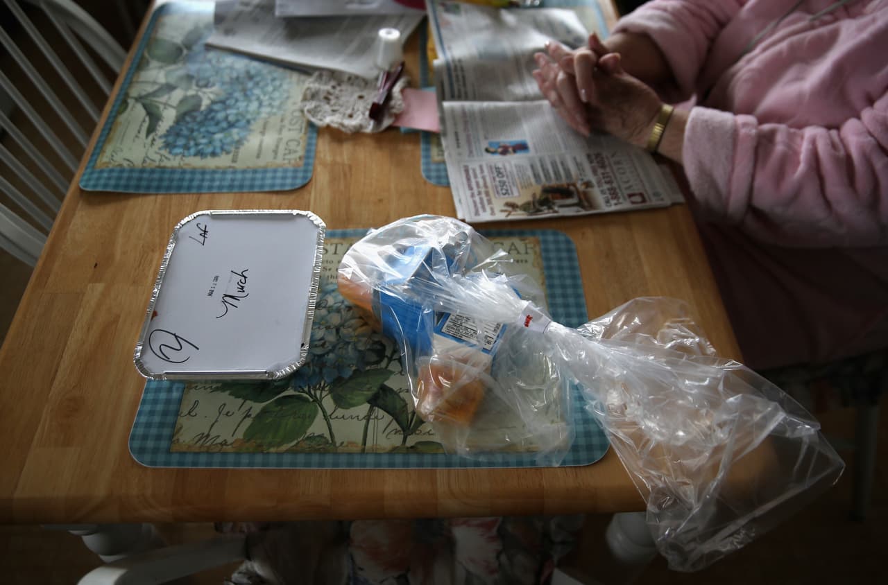 También debe asistir a la capacitación de la organización sin fines de lucro, que se lleva a cabo de 11 a 11: 30 a.m. todos los martes y miércoles en Zoom.