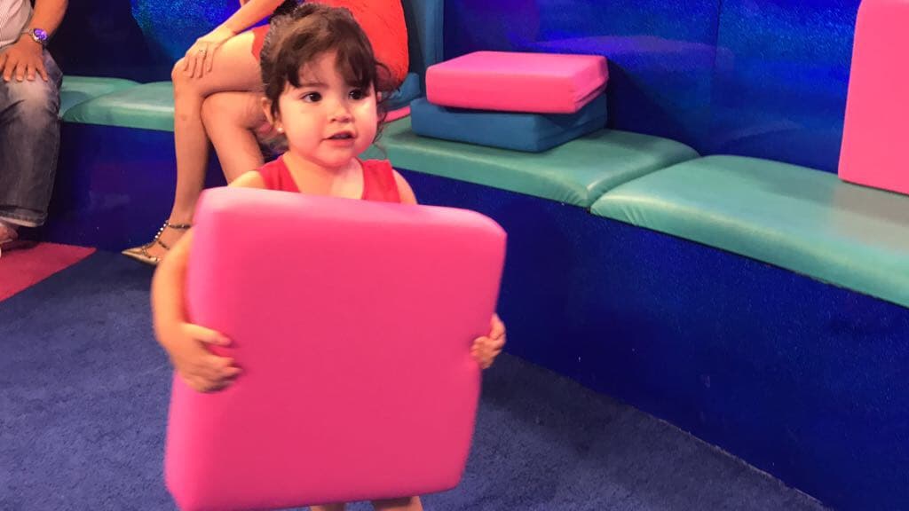 Ella es una nena muy bien portada y le encanta pasarla bien con su mami.