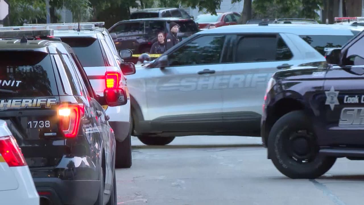 En tanto, el oficial herido -cuyo nombre no ha sido difundido- se recuperaba en el hospital de las heridas, que no ponían en riesgo su vida.