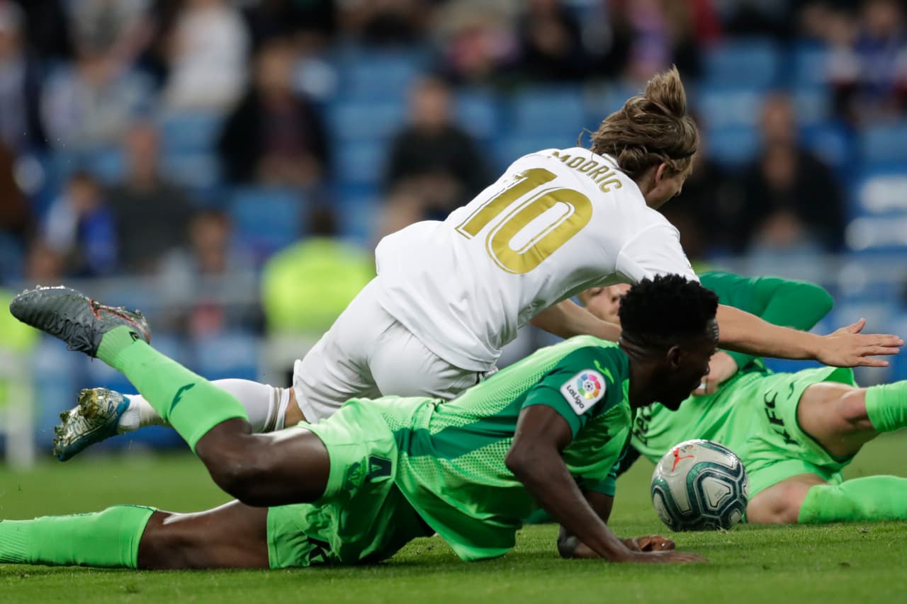 Con goles de Rodrygo (7), Toni Kroos (8), Sergio Ramos (24), Karim Benzema (69) y Luca Jovi´c (90+1), el real madrid se impone 5-0 al Leganés.