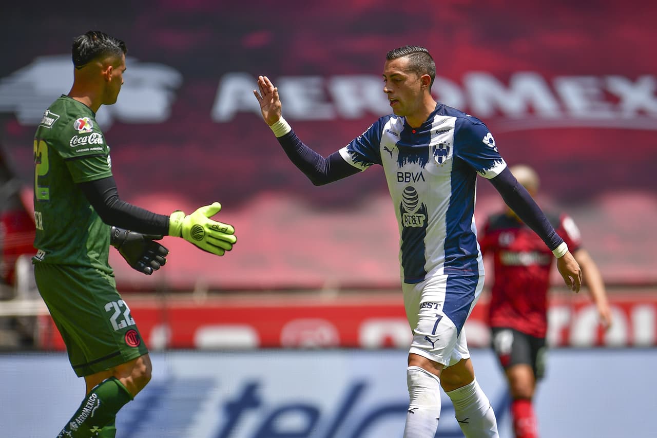 Monterrey se impone a Toluca 2-1 en el Nemesio Diez, durante la Jornada 14 de la Liga MX. Con un golazo a distancia, Sebastián Vegas de los Rayados abrió el marcador, seguido de Maximiliano Meza para ponerse arriba en el encuentro. Ya al minuto 71, Jorge Torres Nilo puso el único tanto para los 'Diablos Rojos'.