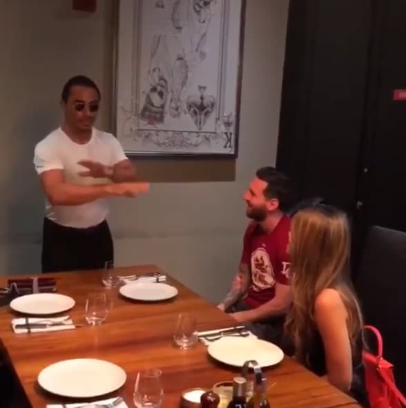 Messi fue acompañado por su esposa Antonella Roccuzzo, seguramente invitada por el astro del F.C. Barcelona.