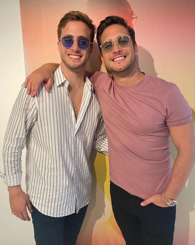 No obstante, es con Santi, quien llegó a este mundo en 1998, ocho años después del nacimiento Diego, con quien guarda el mayor parecido.