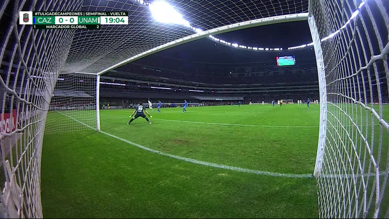 ¡TIRO ATAJADO! disparo por Diogo.