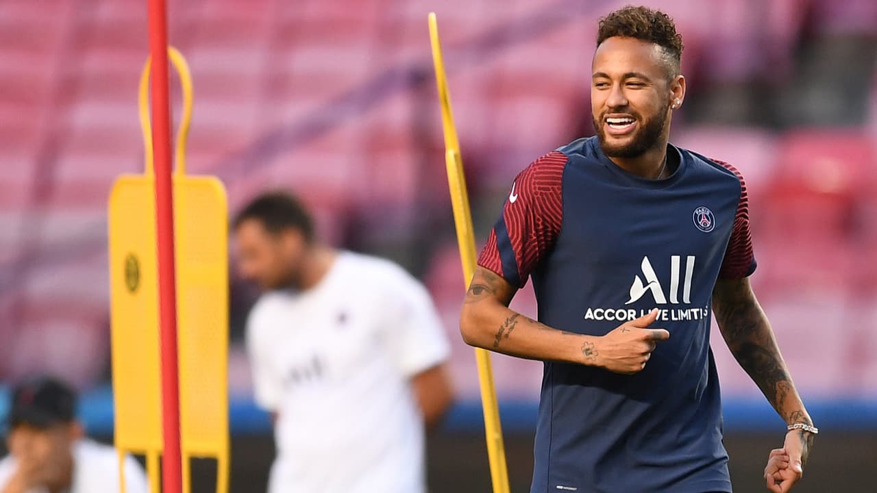 Neymar le cede la novela del verano a Messi