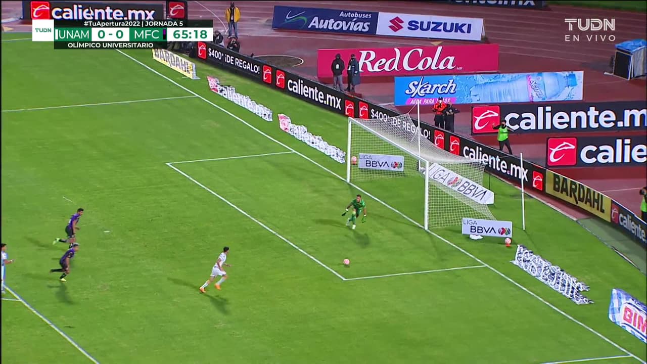 ¡TIRO ATAJADO! disparo por Eduardo Salvio.