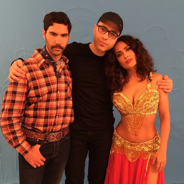 “¡Sí!, tuve que hacer un poco de belly dancing”, fue el texto que acompañó esta foto en la que luce un abdomen plano.