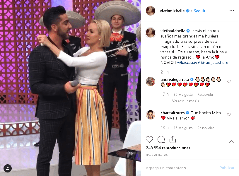 En noviembre de ese año
<b><a href="https://www.univision.com/famosos/michelle-vieth-y-el-potro-terminan-con-rumores-y-confirman-su-romance-en-pleno-programa-en-vivo-fotos" target="_blank">le pidió matrimonio</a></b> en televisión, pero en marzo pasado él confirmó que su noviazgo terminó.
<br>
