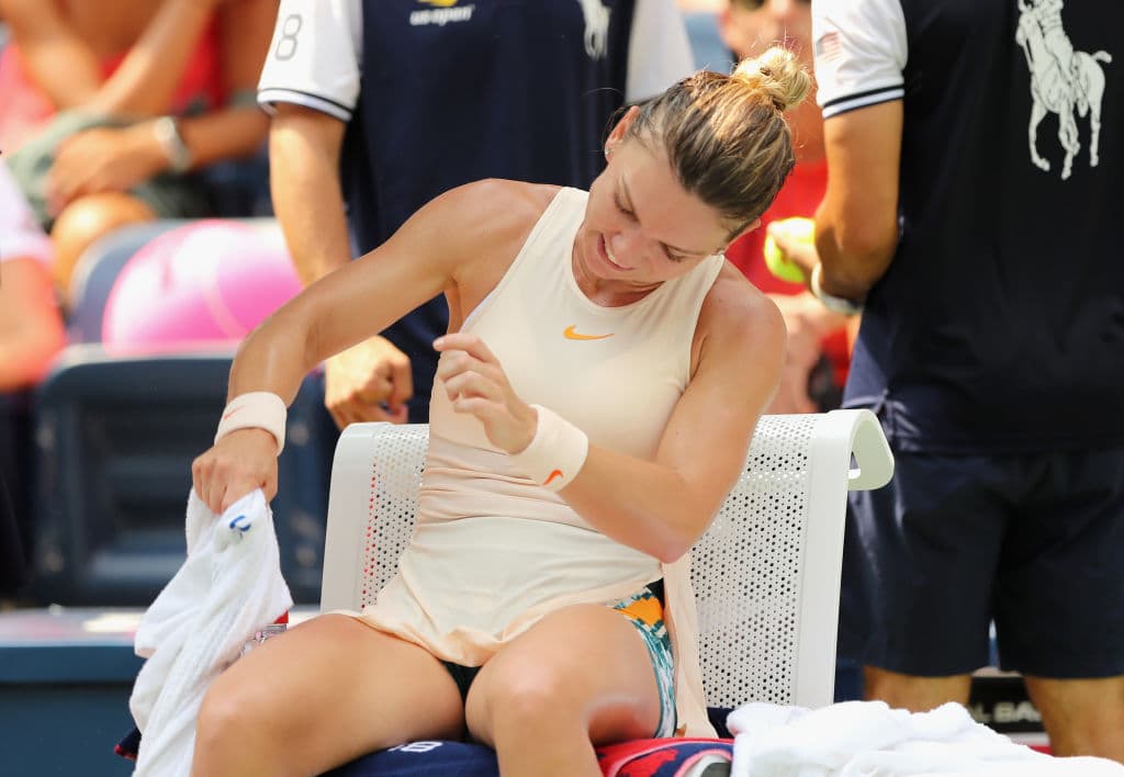 A primera hora, la rumana y número 1 del mundo Simona Halep salió en una jornada aciaga, su rival fue la estonia Kaia Kanepi.