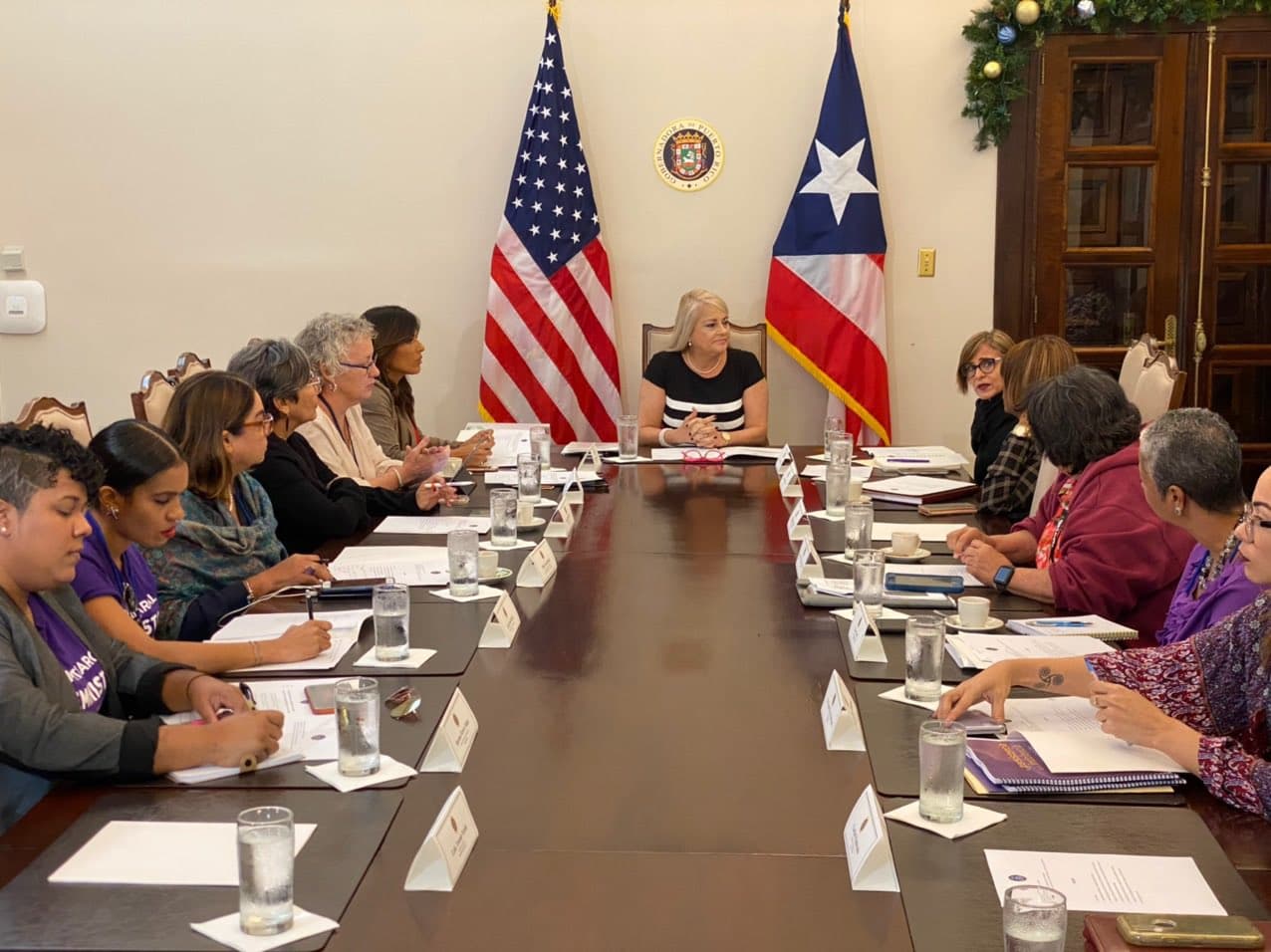 Líderes feministas se reúnen con la gobernadora en Fortaleza