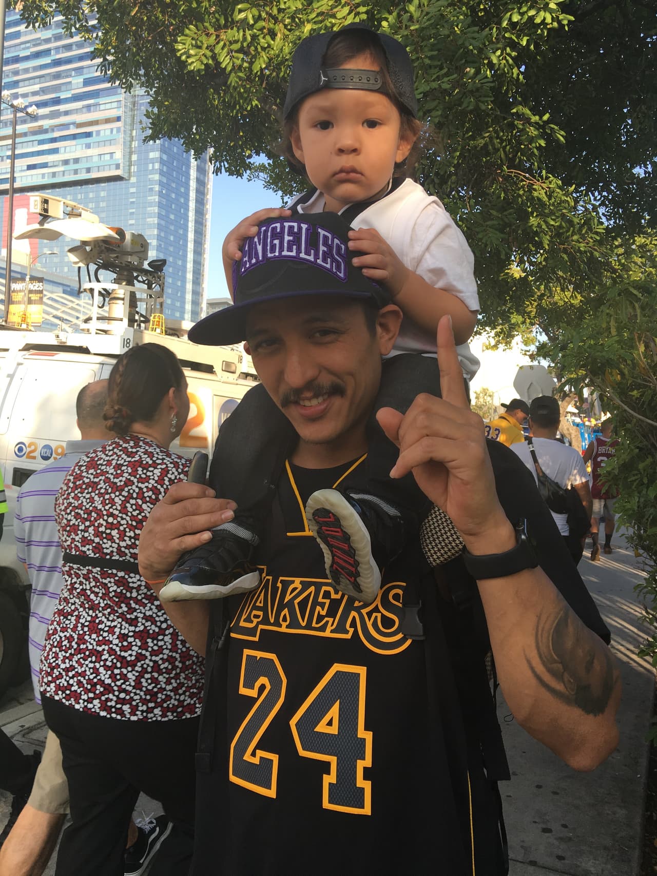 Erick y su hijo Jeremiah entre los asistentes al "fanfest".