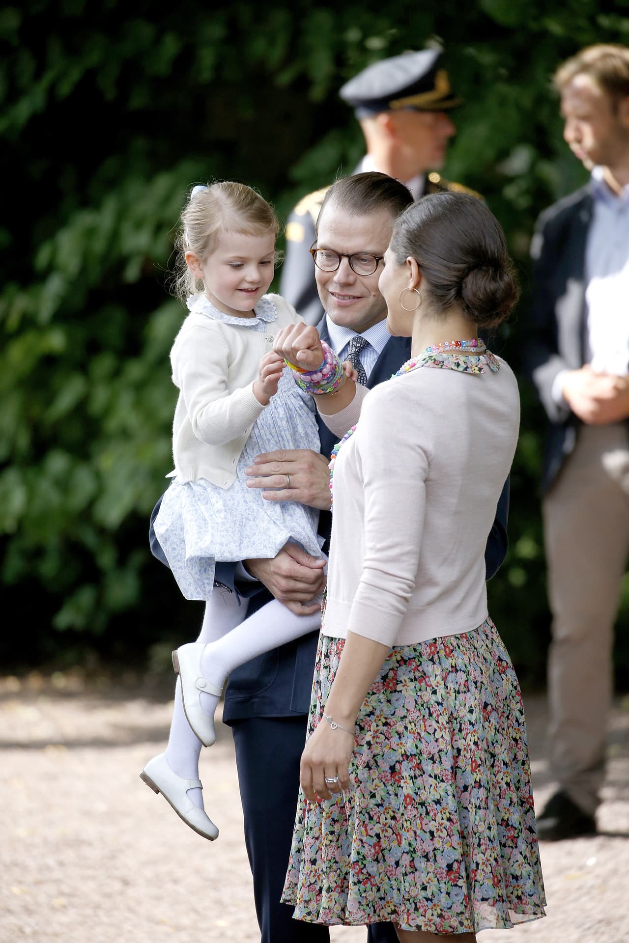 Esta a punto de convertirse en hermana mayor.