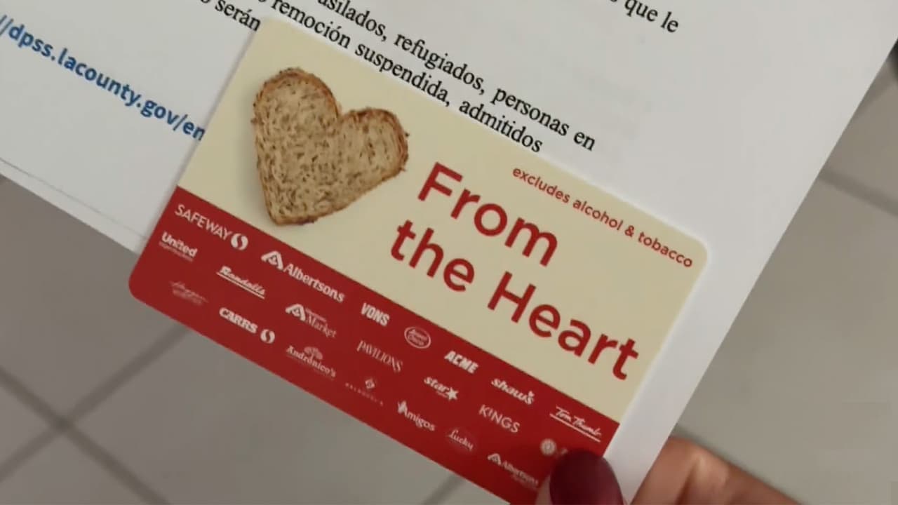 Ofrecen tarjetas con $100 para víveres en Los Ángeles: quiénes califican y cómo solicitarla