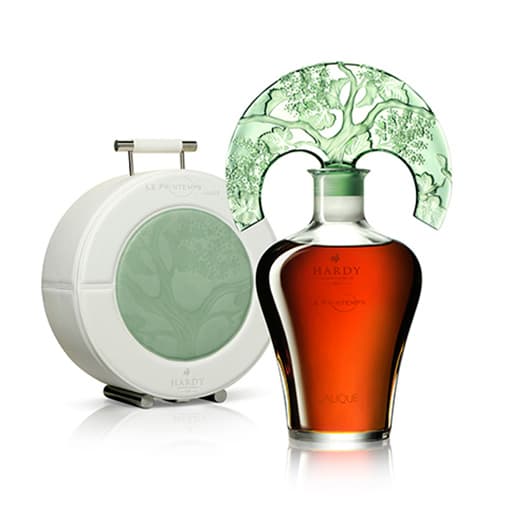Para alguien realmente especial, una propuesta única. Eso sí, el precio también es único: arriba de $10,000 dólares. Su botella está inspirada en las de perfume diseñadas por Rene Lalique a principios del s XX. Le Printemps es la colección exclusiva (400 botellas) en honor al 150 aniversario de Hardy. Este licor es una mezcla de cognacs Grande Champagne, algunos reservados desde la Segunda Guerra Mundial. Lo puedes encontrar en www.ahardyusa.com.