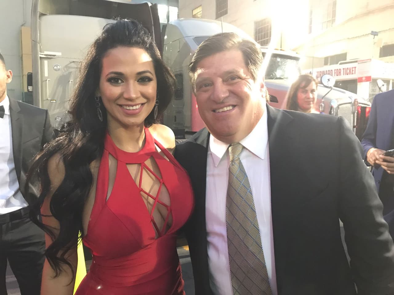 <a href="https://www.facebook.com/carlamedranoo/?fref=ts&ref=br_tf">Carla Medrano</a> y
<a href="https://www.facebook.com/andresmaldonadoelfeo/?fref=ts"> </a>El Piojo Herrera, director tecnico del Ámerica.