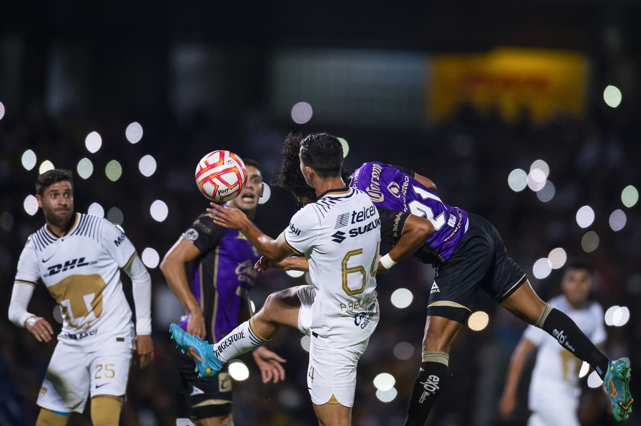 Dani Alves debutó como titular con Pumas en un pletórico estadio Olímpico Universitario en el que apenas pudieron rescatar el empate ante un aguerrido Mazatlán FC gracias a la asistencia del histórico brasileño sobre el final del partido.