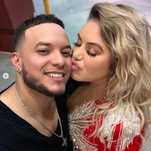 Los famosos se conocían desde mucho tiempo atrás de su noviazgo, pues Jenni Rivera había trabajado con la Original Banda el Limón, pero fue hasta 2016 que comenzaron a salir.