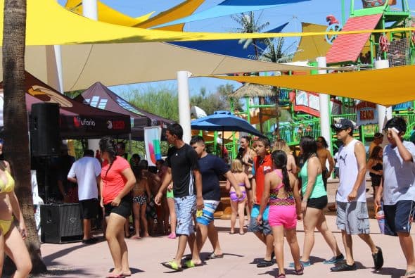 Una tremenda "Fiesta de Verano" disfrutaron cientos de personas en "Wet 'n' Wild, donde estuvieron presentes los talentos de nuestras emisoras de Uforia. 