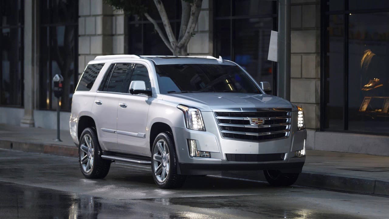 <h3 class="cms-h3-H3">Datos técnicos de la Cadillac Escalade 2018:</h3>
<br>
<table> 
 <tbody>
  <tr> 
   <td></td> 
   <td></td> 
  </tr> 
  <tr> 
   <td>Motor</td> 
   <td>V8 con inyección directa</td> 
  </tr> 
  <tr> 
   <td>Desplazamiento</td> 
   <td>6.2 litros</td> 
  </tr> 
  <tr> 
   <td>Potencia</td> 
   <td>420 caballos de fuerza @ 5,600 rpm</td> 
  </tr> 
  <tr> 
   <td>Torque</td> 
   <td>460 lb-pie @ 4,100 rpm </td> 
  </tr> 
  <tr> 
   <td>Tracción</td> 
   <td>Tracción trasera. Tracción 4X4</td> 
  </tr> 
  <tr> 
   <td>Transmisión</td> 
   <td>Automática de 9 velocidades</td> 
  </tr> 
  <tr> 
   <td>Aceleración 0-60</td> 
   <td>5.8 segundos</td> 
  </tr> 
  <tr> 
   <td>Velocidad máxima</td> 
   <td>112 mph </td> 
  </tr> 
 </tbody>
</table>