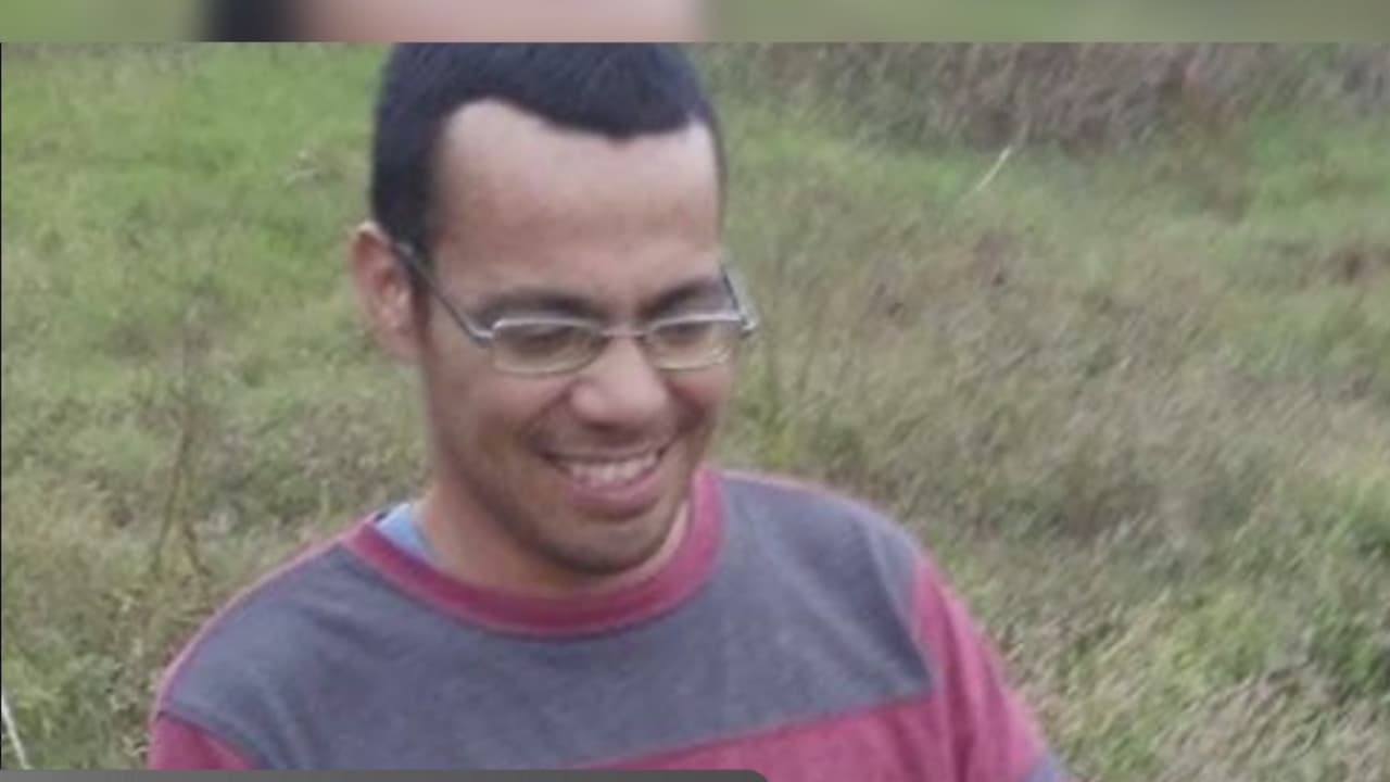 Detienen a sospechoso de asesinar a padre de seis niños en complejo de apartamentos