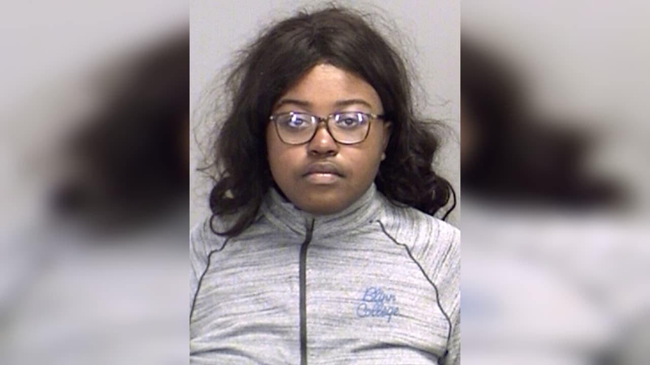 Condenan a madre por arrojar el cadáver de su bebé a un lago: fingió con una muñeca que su hija estaba viva