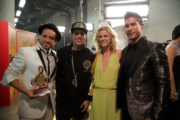 Te llevamos detrás de cámaras en Premio Lo Nuestro 2014. Esto fue lo que no viste de esta espectacular entrega.