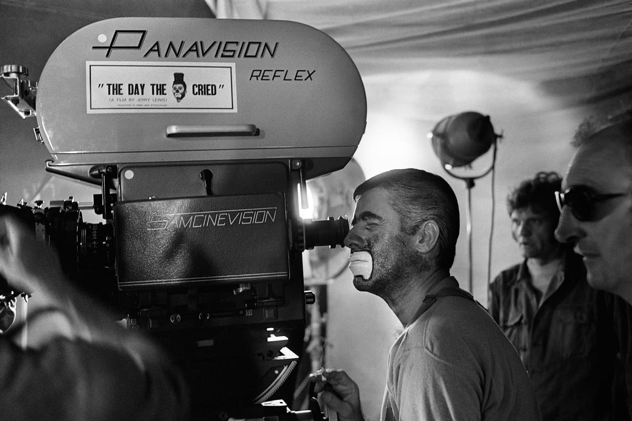 El actor, cantante y comendiante también se aventuró en la dirección de cine. En 1972 dirigió un rodaje por segunda vez, el de la película "El día que el payaso lloró", que quedó inconclusa.