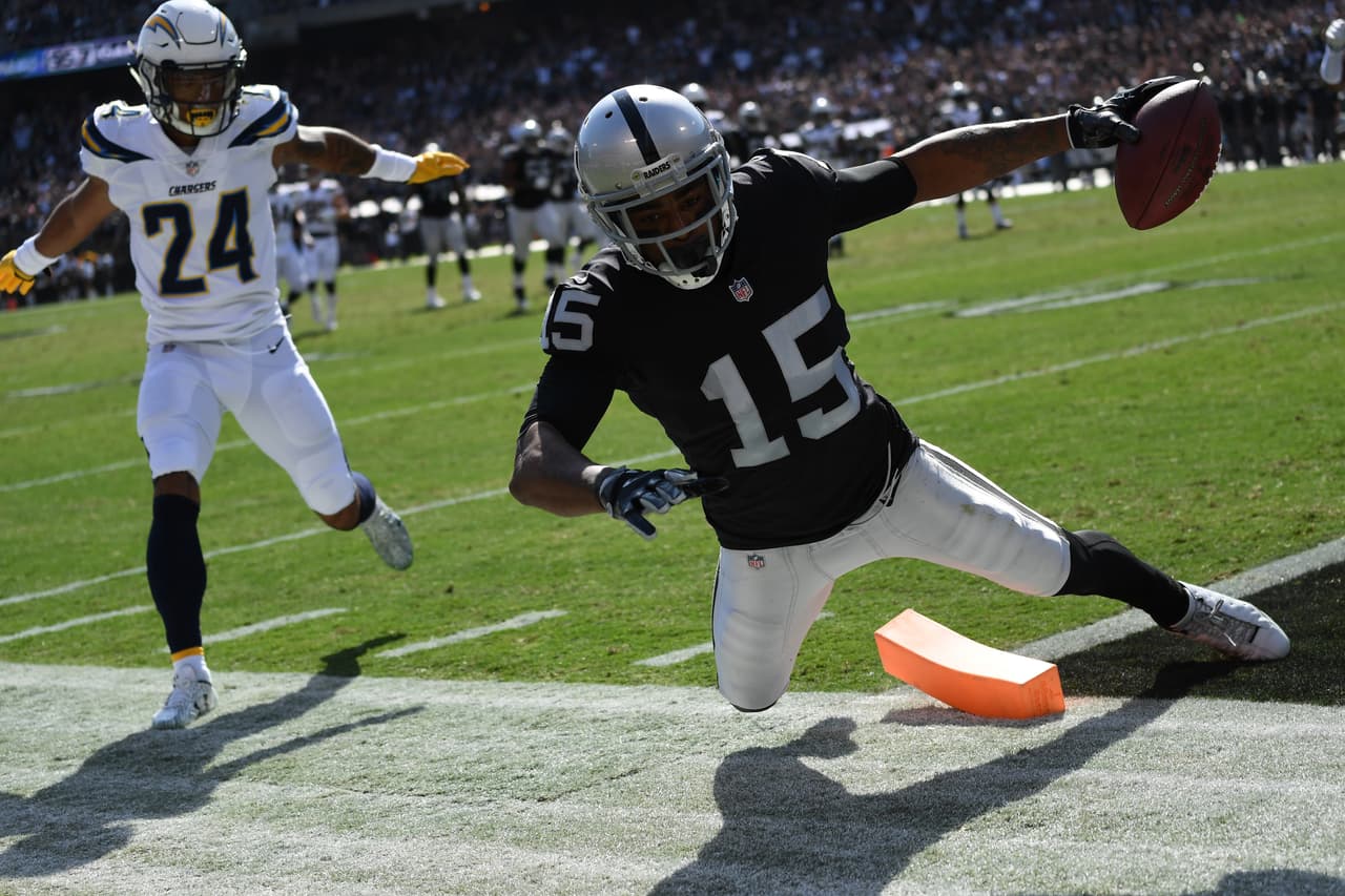 Michael Crabtree: El líder anotador de los Raiders tras sumar 6 pases dentro de las diagonales. Además acumula 451 yardas por la vía aérea.