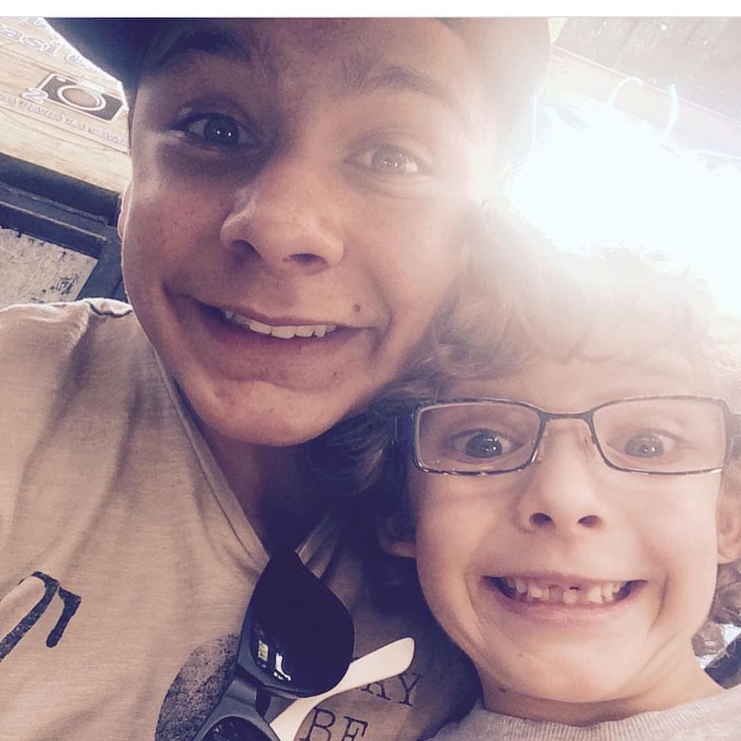 Y se han vuelto inseparables compañeros de vida, por lo que en la cuenta oficial de Instagram de 
<b>Adrián</b> suelen compartir imágenes juntos, así como divertidos videos en donde se nota lo bien que se llevan.