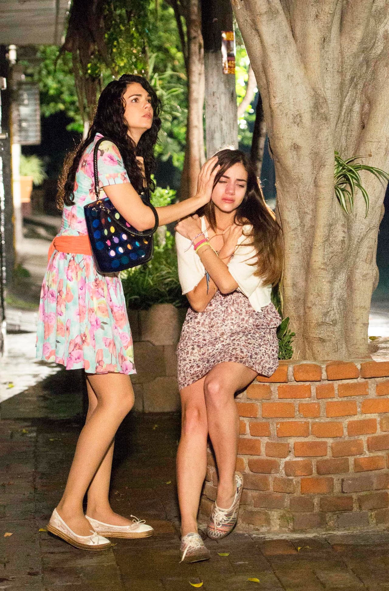 Y para empeorar la situación, un taxi les robó su dinero y sus maletas.