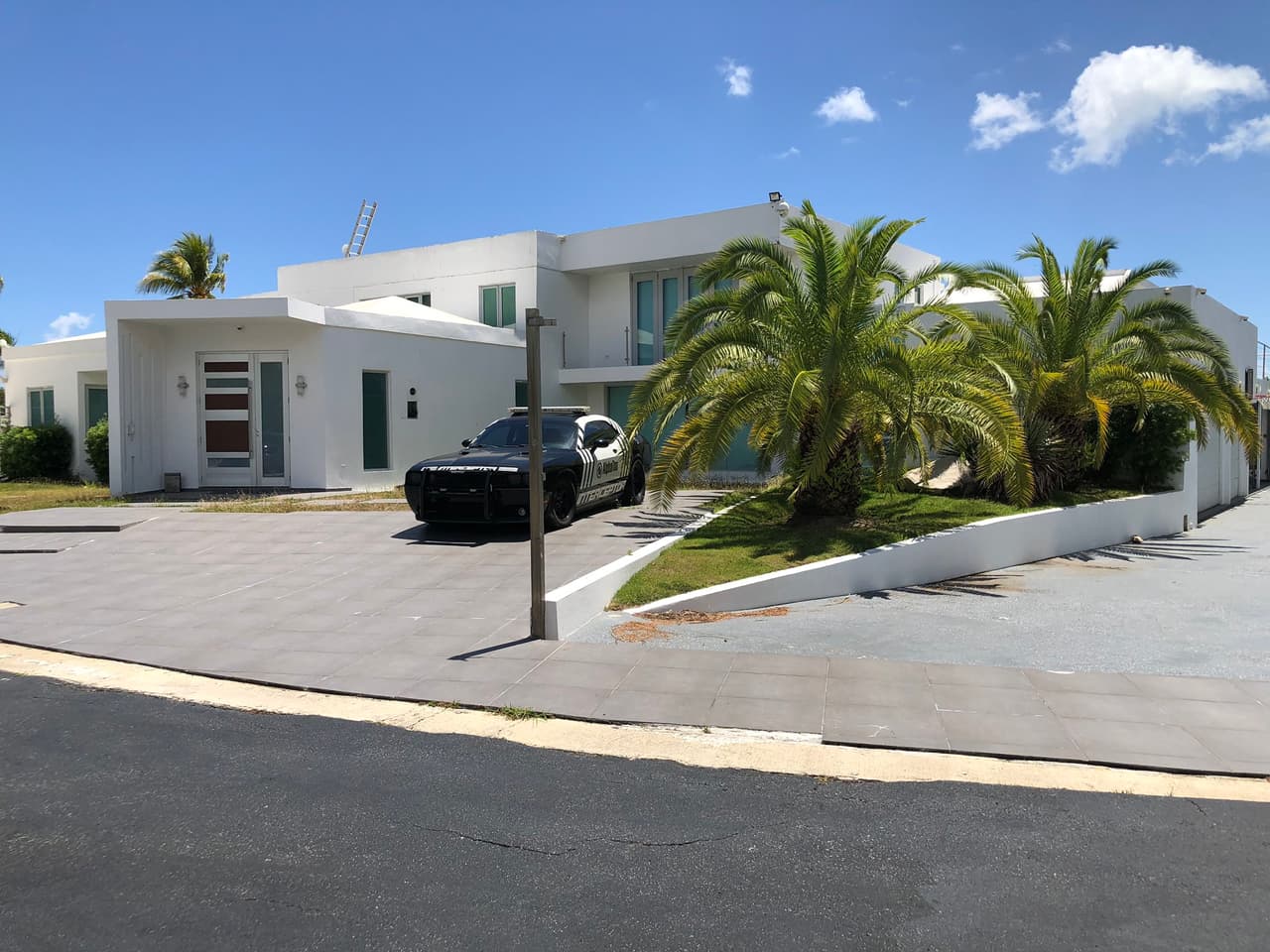 Allanan residencia en Vistamar en Carolina por investigación de acoso sexual