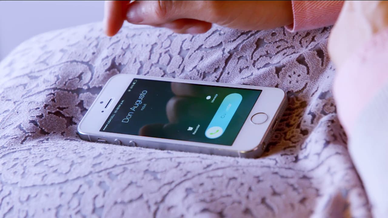 Sí, ¡es don Augusto! ¿Le contestarás?